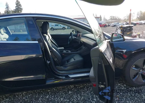 2018 Tesla Model 3 Long Range/Performance z USA, uszkodzony, nr VIN 5YJ3E1EBXJF070817